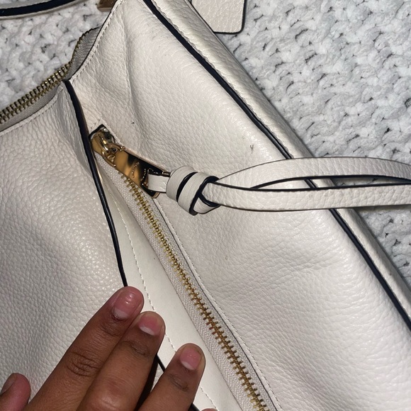 White coach purse - Picture 3 of 5